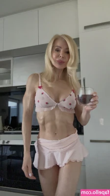 Lesley Maxwell [ lesley-maxwell ] - How many likes can this pic get?? How many tips can it get 😈
