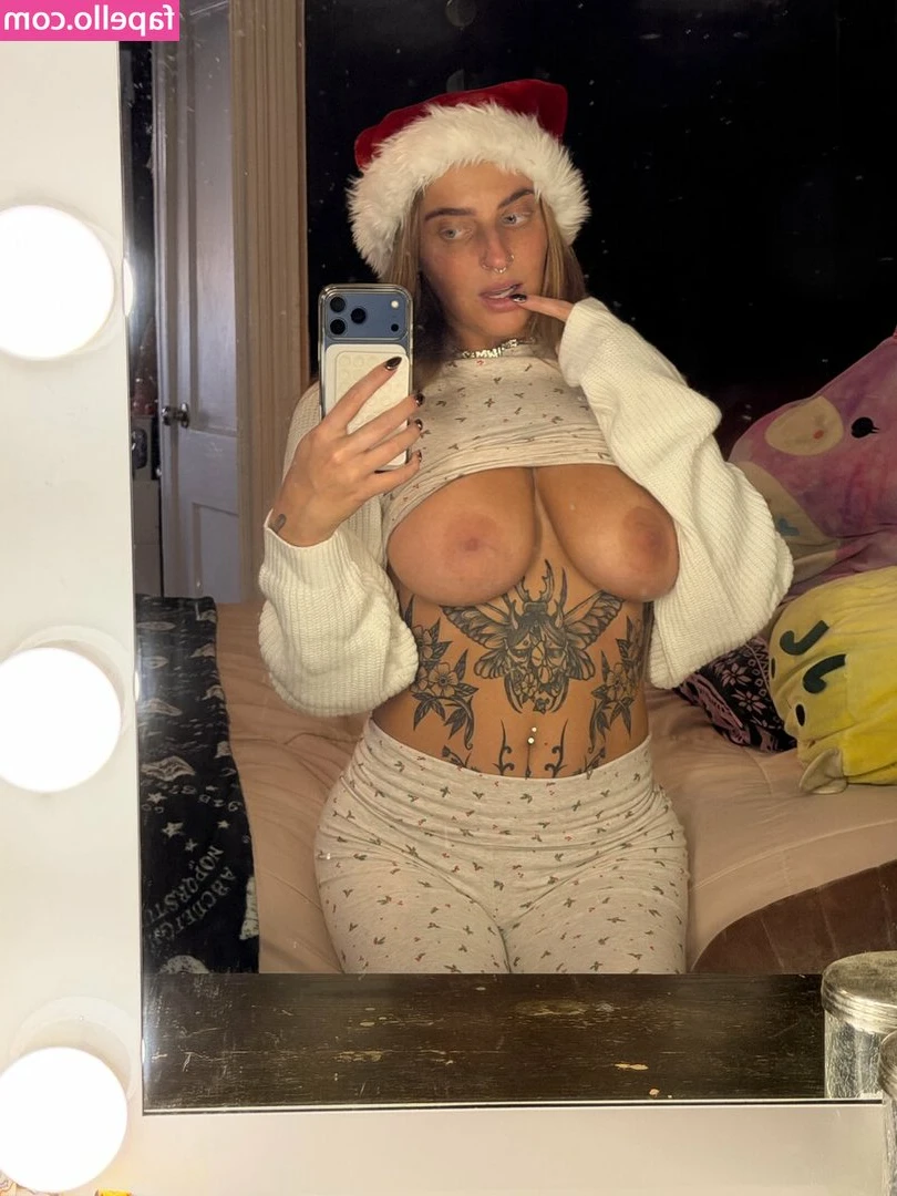 Samni Me Titties [ samni-me-titties ] - One for my feet fans