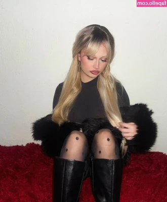 Sophie Fergi [ sophie-fergi ] - The video that this set goes with is the first of its kind ever. Tip