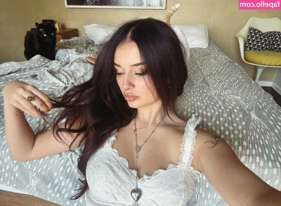 Sophie Fergi [ sophie-fergi ] - What are your favorite things about my body? 👀