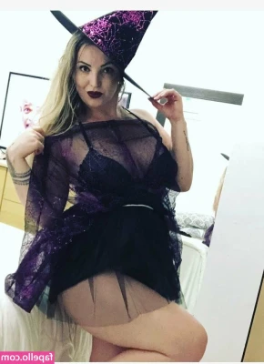 Milena Santos [ milena-santos ] - If my feet aren’t dirty it’s a fucking miracle 🤣