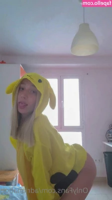 Adrianahoe - I can show you how a proper titty fuck is done 👀