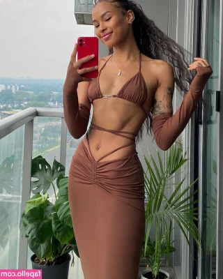 Chloe Christian [ chloe-christian ] - Shall we walk together in the park?🥰😊