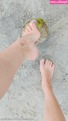 nylonfrollein - And I Know What To Do With It 💚💦