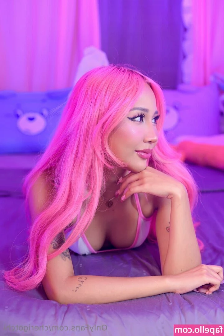 cherigotchi - No sol eu percebi que ela fica mais rosa ainda...