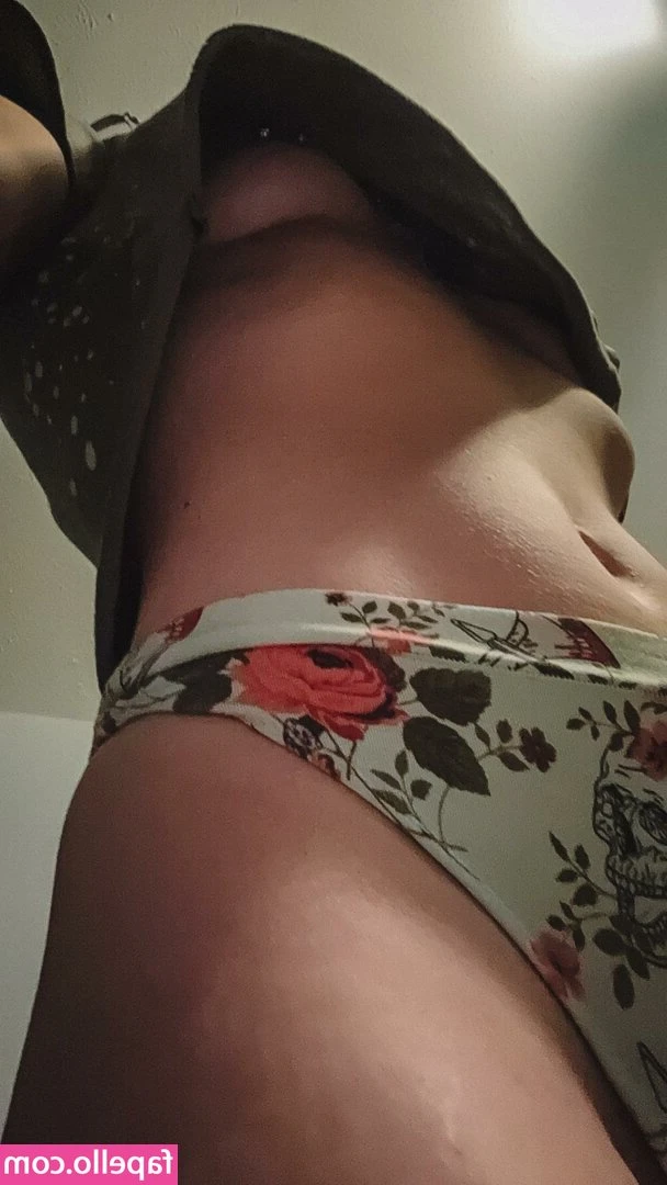 succulentslut96 - She loves my ass 🤤🤤