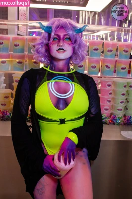 mypetmonstergirl - bored and high and wanna show off my titties