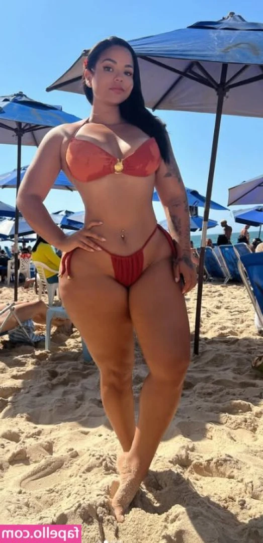 Larissa Rocha [ larissa-rocha ] - Peekaboo!