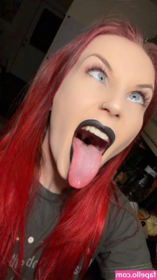 Carrie Cannie / carrie_cannie [ carrie-cannie-carrie-cannie ] - What’s for breakfast? 🍓🥛