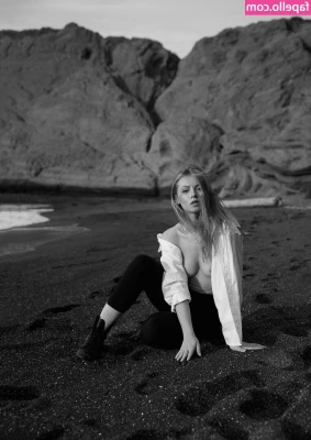 Sophie La Sage [ sophie-la-sage-1 ] - I shot some great content today with the beautiful Lilly Hall, the part 1