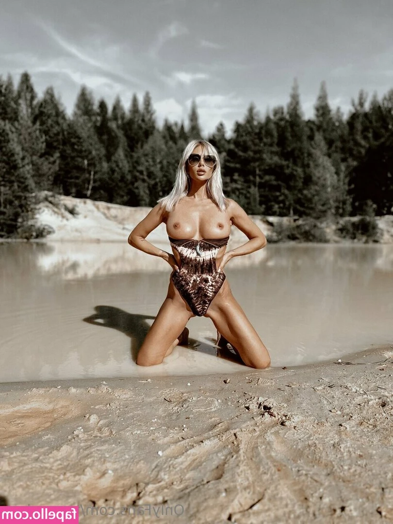 Tereza Dzet [ tereza-dzet ] - Who’s ready to submit?