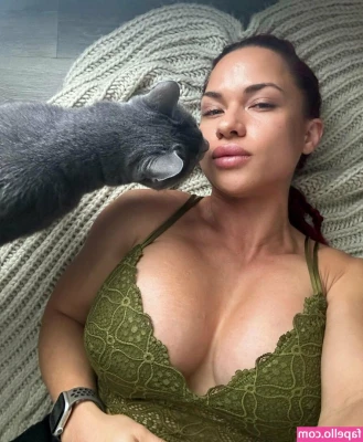 Renée Jewett [ rene-jewett ] - Taking slaves anal cherry 🍒 Can’t beat a good spit roast!