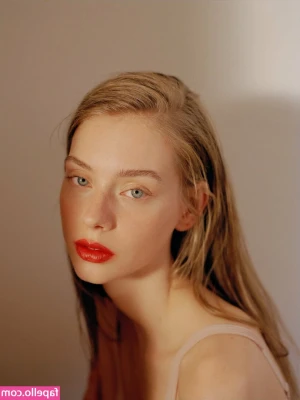 Lauren De Graaf [ lauren-de-graaf ] - What would like to see more of?