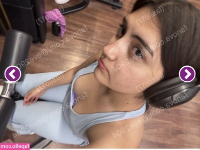 Evelyn Vasquez [ evelyn-vasquez ] - Giving my asshole a stretch before fucking it 🤤🤤