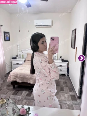 Evelyn Vasquez [ evelyn-vasquez ] - Licking a chocolate dick together 🥵️ If we did that to your cock