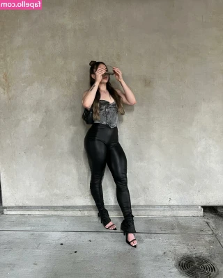  [ lauren-rawls ] - Sono sexy pure con una maglietta da uomo😏