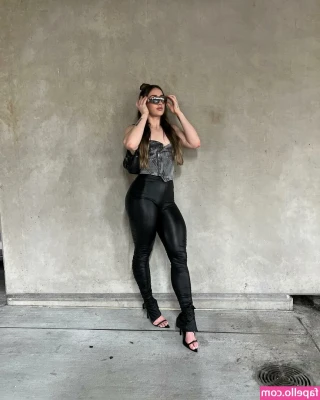 Lauren Rawls [ lauren-rawls ] - I miss vacations and having a tan booty