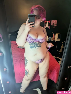 Britney Black [ britney-black ] - swipe to see my mouth full ;)