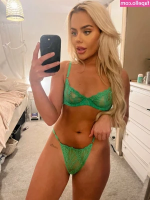 Loren Lucia [ loren-lucia ] - My and my girlfriend. We need a strapon . Please tip 😉💋💋
