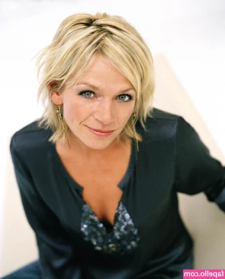 Zoe Ball [ zoe-ball ] - love to show off my 8 packs in the center of Paris from window hotel:)