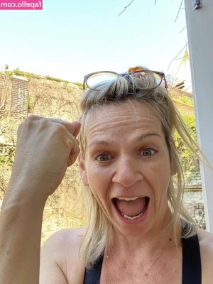 Zoe Ball [ zoe-ball ] - Wanna get wet with me in the Bathroom?💦🥵