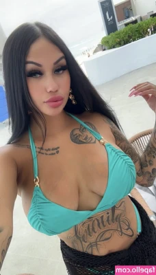 XxDakotaXX - Swipe and you find a surprise. 💞 Like and comment on this post💕