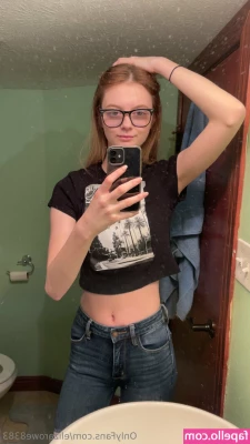 elizarowe8383 - Sneaky pic from the restaurant yesterday  along with a cute clip I