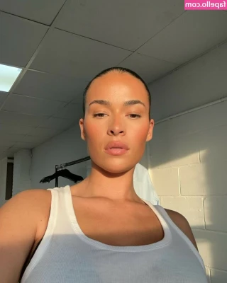 livscorcoran - Do you like it when I tease you, baby?