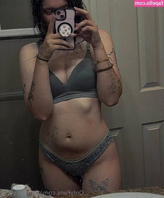 goth.kitty999 [ goth-kitty999 ] - Did u miss me? ✨🥵 Cause im back