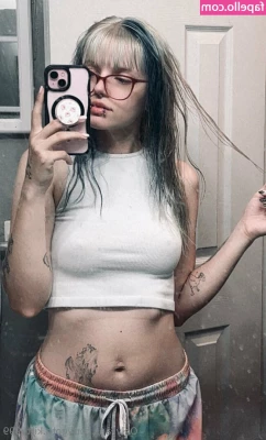 goth.kitty999 [ goth-kitty999 ] - Who s tryna get smothered