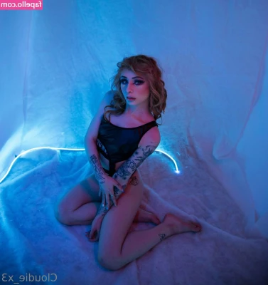 Cloudie_x3 [ cloudie-x3 ] - I am just your average next door slut 🤤  ❤️Love me?❤️