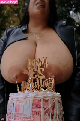 Queenofmilk - Let’s get into something papi 1 on 1 sexting dm me
