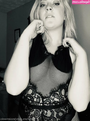 jessiemeeks - 𝐇𝐔𝐆𝐄 𝐃𝐈𝐋𝐃𝐎