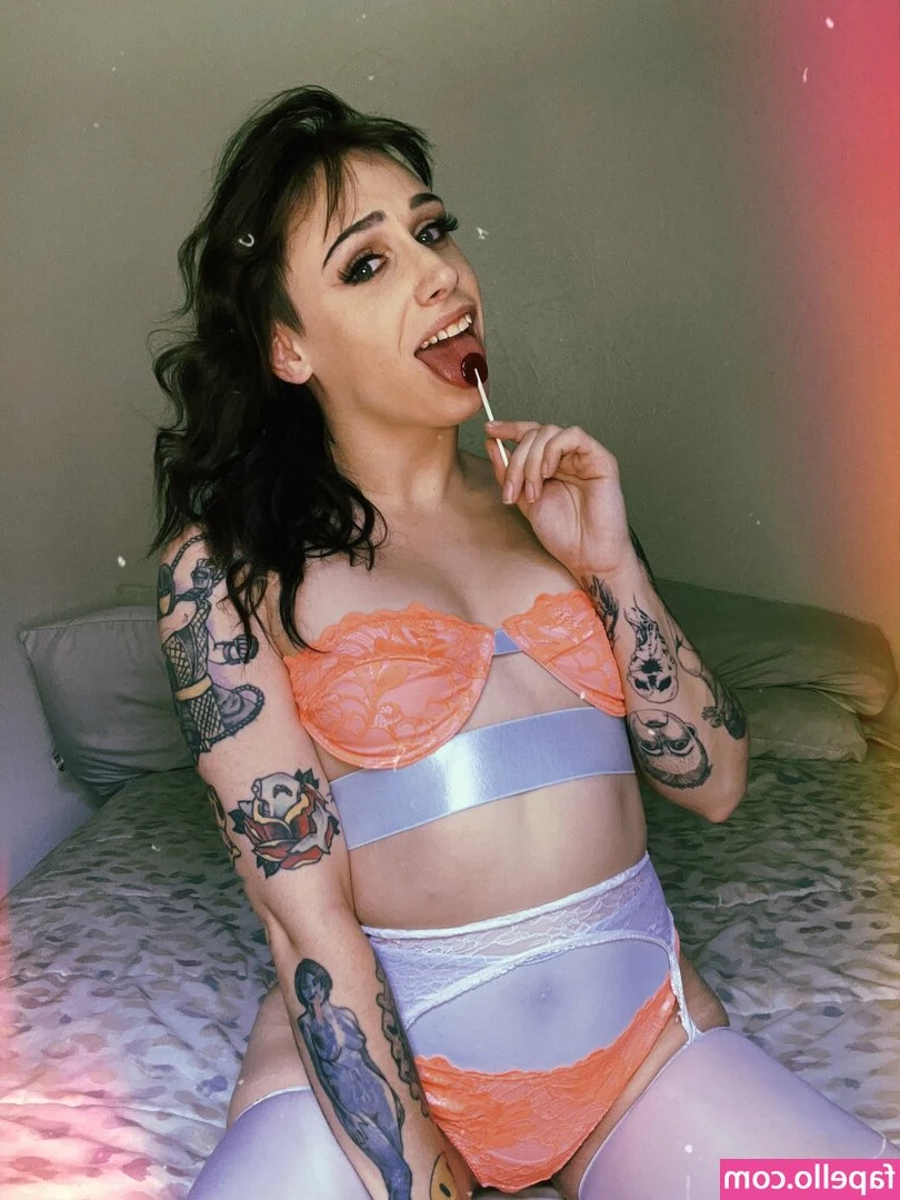Ziggy Haim [ ziggy-haim ] - More stripper content? 😚💸