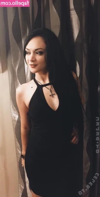 Adrienne Cowan [ adrienne-cowan ] - Babe!! Go and check your DMs, unlock 3 things and come collect your
