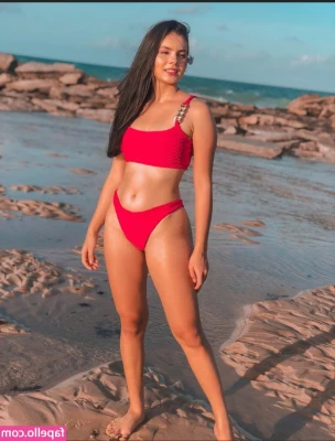 Naiarafal - Do you like T strap flip flops or traditional?
