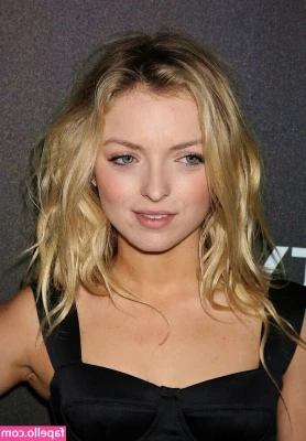 Francesca Eastwood [ francesca-eastwood ] - Biggest bellies at the beach…