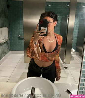 Adriana Orsini [ adriana-orsini ] - Just saying hello 🙂😉