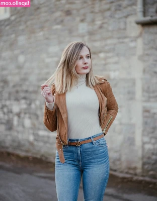Lorna Burford [ lorna-burford-1 ] - I love fucking outside .. don't you 👀