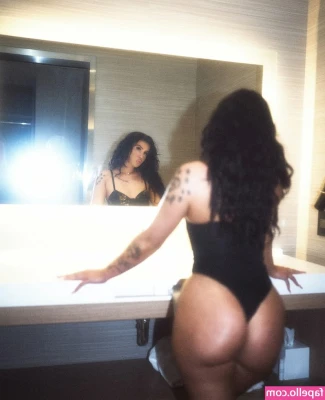 Princess_tatiiii [ princess-tatiiii ] - Swipe 🔥👣