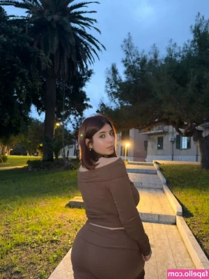 Valentina Alia [ valentina-alia ] - New anal video launching today with my stepson outside 😍