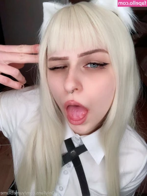 Yumeblume - Why don't you get your cock right here? Open up the lips, rub your