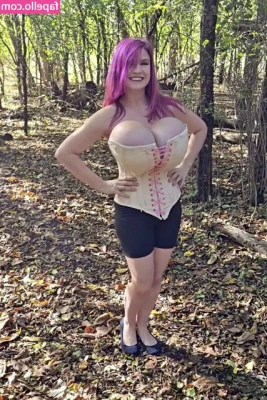 Heidi Corinne [ heidi-corinne ] - Swipe for titties… happy Tuesday <3 Ps - that is either Poison