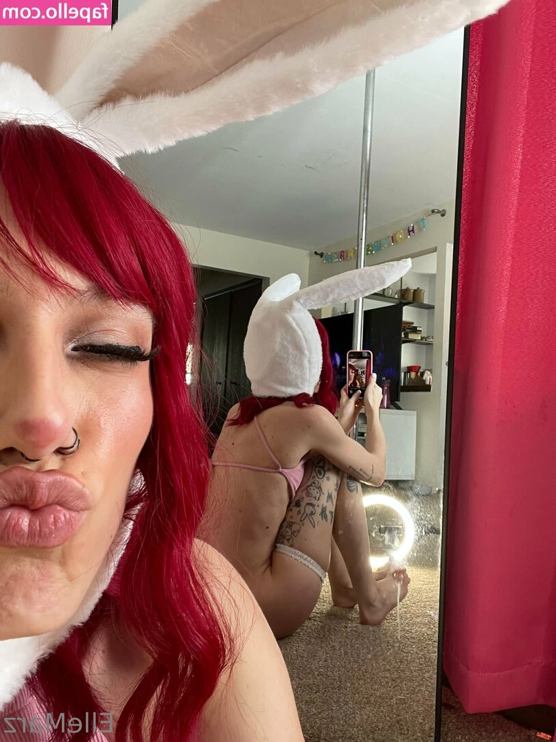 ellemarz - I wish someone was here to suck him.. any volunteers?