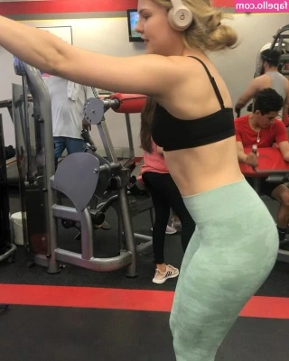 gymmamiiiii - Headed to the grocery store 💖