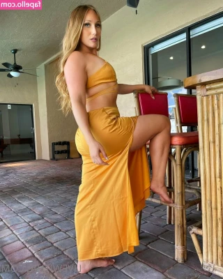 AJ Applegate [ aj-applegate ] - You say Oscars, I hear leg day. Need to bulk up. 💪🏼