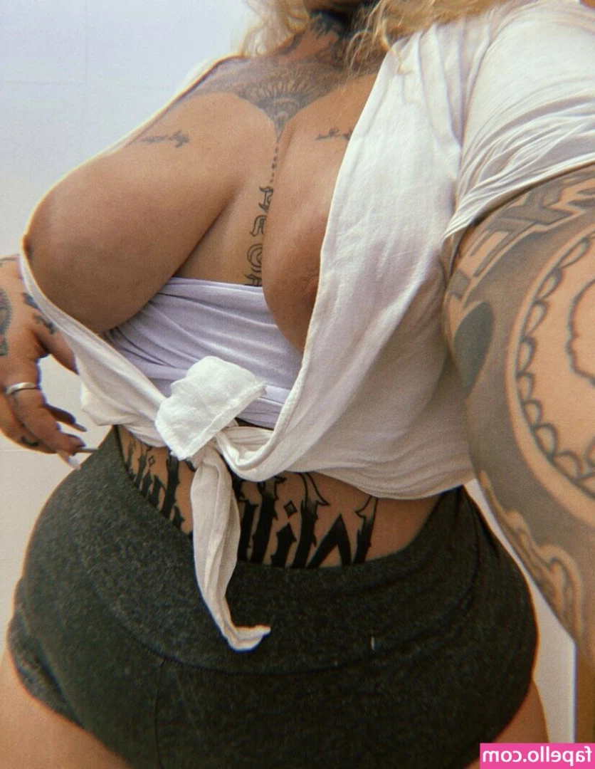 luluavalloni - have you been naughty enough this year? ❤️‍🔥🎄🥰