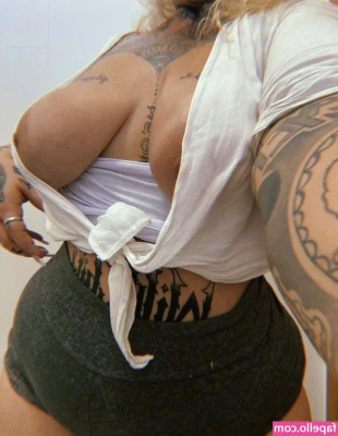 luluavalloni - have you been naughty enough this year? ❤️‍🔥🎄🥰