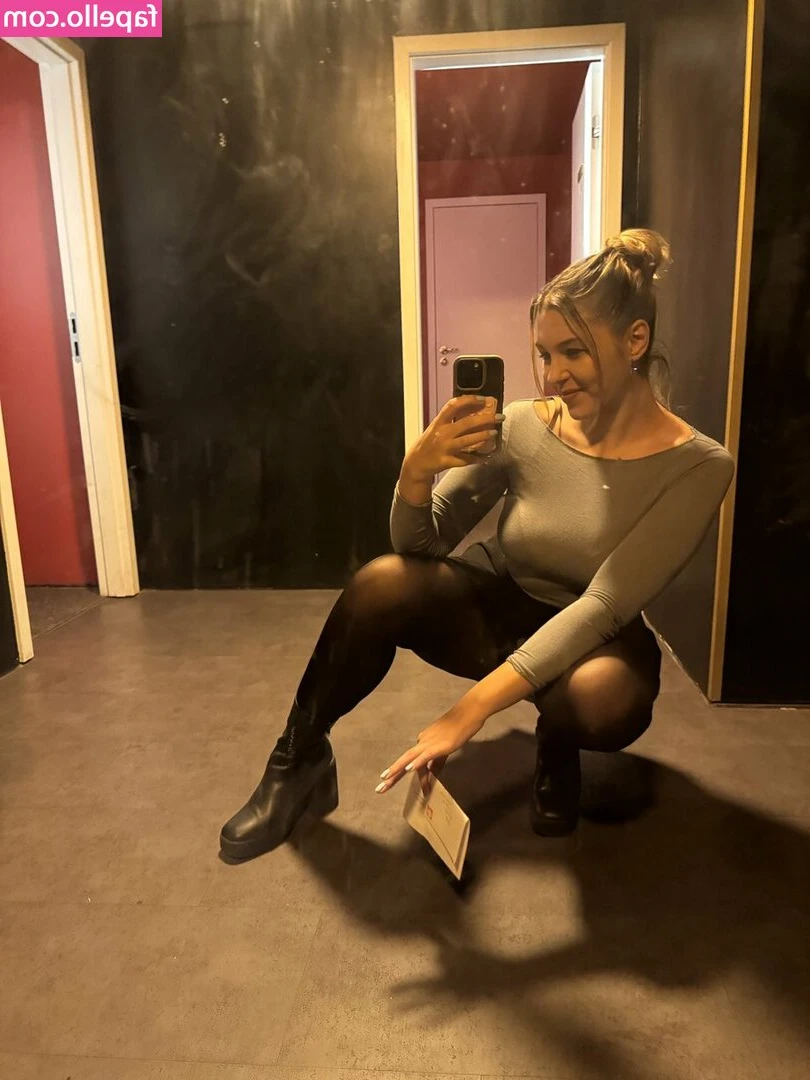 lenaislazy - slight fuck up in the message earlier guys my apologies, new scene