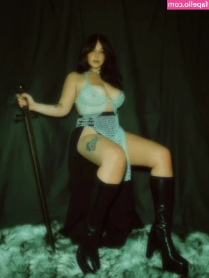 _ironmegan [ ironmegan ] - Licking or sticking it in first? 😈